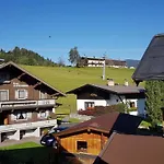 Haus Sonnheim לינה וארוחת בוקר קירשברג אין טירול